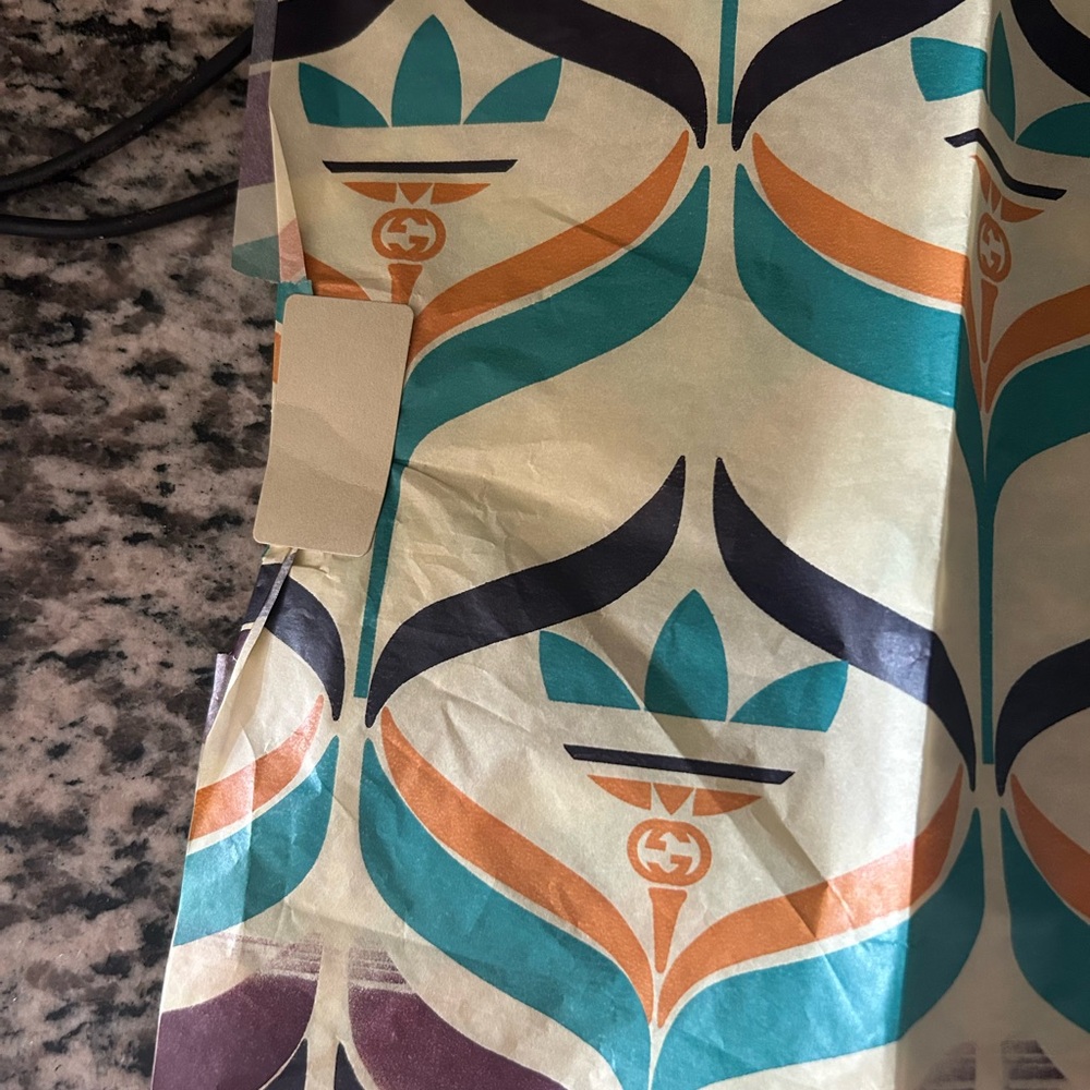 Removing Listing Soon - Gucci x Adidas Collab Merchandise Gift Wrap - Picture 11 of 12